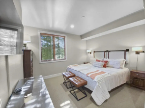 Westridge Chalet 4 Bedroom Townhouse by RedAwning