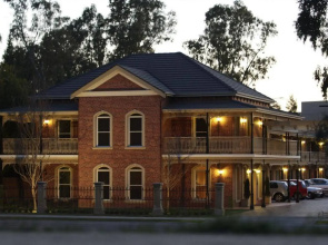 Carlyle Suites & Apartments