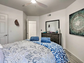 Modern Condo w/ Pool Access ~ 3 Mi to Dtwn Phoenix