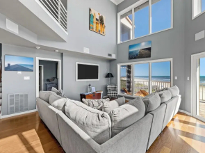 Oceanfront Galveston Beach House: Steps to Sand!