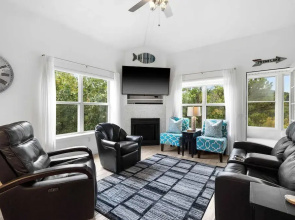 Vacay Getaway - Condo for 8