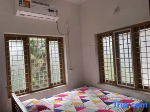 Full AC 4bhk townhouse, 10 mins from airport