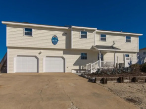 At Water's Edge Private Home - 7 Br Home