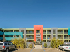 1 BR & 2 BR Apt w Pool & Gym by Frontdesk