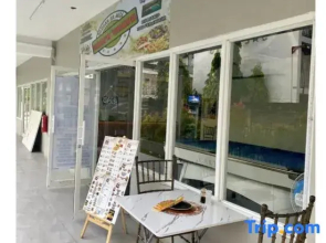 Seaside Serenity w/ SUNRISE | Staycation | Near Airport