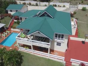 Beautiful 5-bed Villa With Views And Pool - Decaj 5 Bedroom Villa by RedAwning
