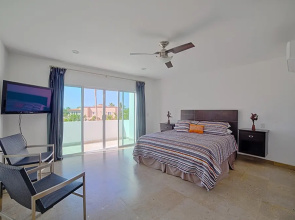 Walk to Cabo Bella beach 3BR Gem: Casa Angelina