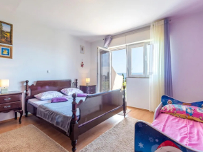 Nice Apartment in Duce With 2 Bedrooms and Wifi