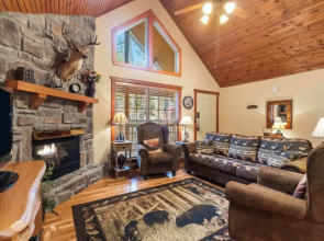 Creekside - 2 BDR Resort Cabin in Epic Location!