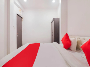OYO 75832 Royal Inn