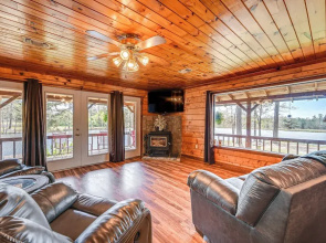 Broken Bow Cabin w/ Hot Tub & Fishing On-site!