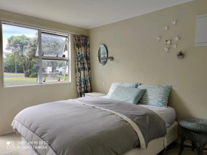 Hosts on the Coast Paradise on Pipi