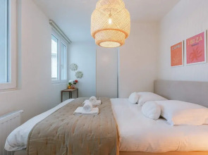 Huswell - Charming Central Apartment in Ostend - Perfect for 7 Guests