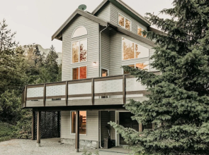 80mbr - Hot Tub - Wifi - BBQ - Wood Stove - Sleeps 7!