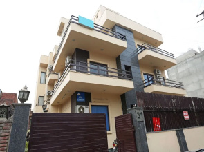 OYO 11656 Singh Suites
