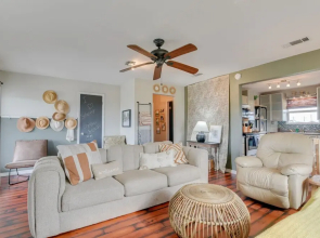 Crystal Beach Home: 1 Mi to the Sand!