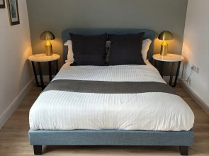 2 x bed city apartment with parking