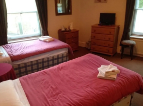 Tudor Rose Hotel