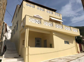 Chill out studio in the leafy Livadia village