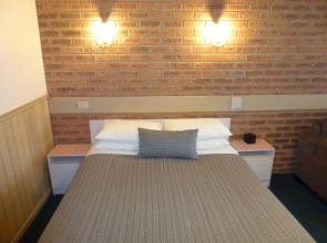 BEST WESTERN Colonial Motor Inn