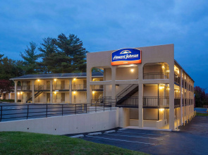 Howard Johnson by Wyndham College Park