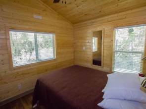 Oakzanita Springs Camping Resort Cottage 4