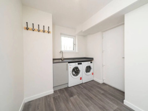 West Queen Street Apt - The Luxe Life