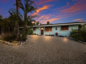 Bayside Bliss 3 Bedroom Home by RedAwning