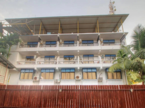 Hotel Pleasure Inn near Turtle Beach, Morjim