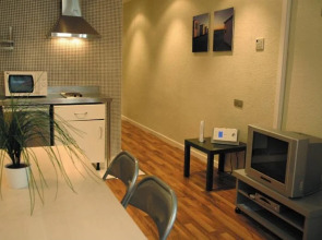 Hostal Express by gaiarooms