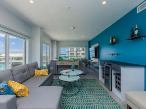 HH-2BS317 - Magnificent Corner Unit with all the Views