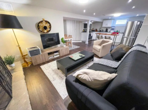 Spacious & Renovated 1BD Suite w/parking