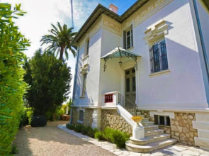 Beautiful early 1900's classic villa sea views