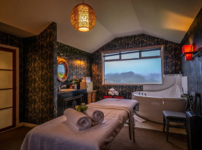 Woodhouse Mountain Lodge