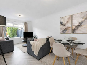 Stylish 4bed Home Free Parking 20 Min to Edinburgh
