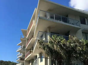 Modern 2 Bedroom Ocean View Apartment In Burleigh Heads
