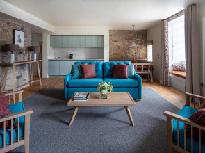 Abbey Strand Apartments, at Holyrood