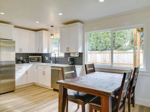 Vancouver Vacation Rental 16 Mi to Portland!