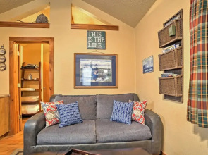 Near Shopping & Museums: Quiet Branson Cabin