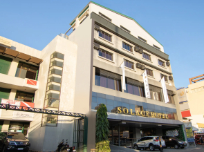 OYO 146 Solace Hotel - Vaccinated Staff