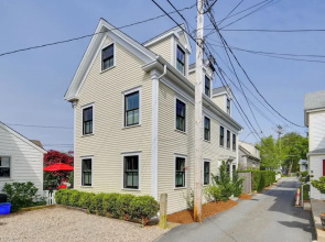 Walk to Beach: Gem w/ Patio & BBQ in Provincetown