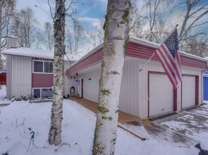 Heart of Anchorage! Home Near Shops & Eats