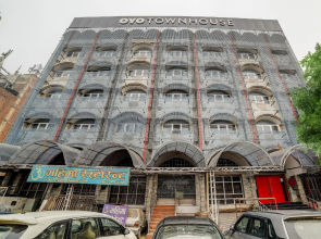 OYO Townhouse 402 HOTEL Santosh Palace