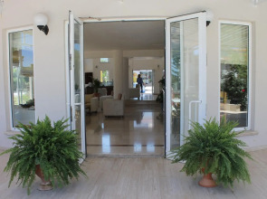 The Prince Inn Hotel & Villas