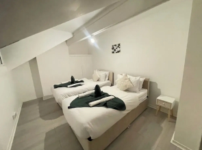 Cosy Contractor Stay-Sleeps 4