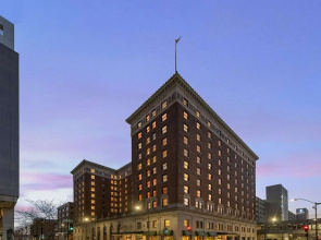 Hotel Fort Des Moines, Curio Collection by Hilton