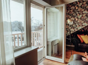 Central 1-bedroom Apartment with Bath & Balcony