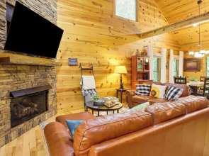 Lakeside Cabin: Game Room, Dock, Orchard, Wineries