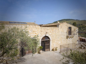 Masseria Fortificata Lo Zafferaneto