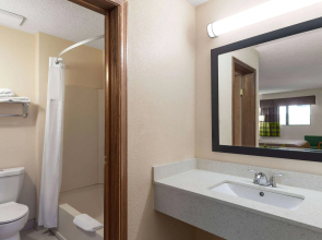 Super 8 by Wyndham Fort Mitchell Cincinnati Area